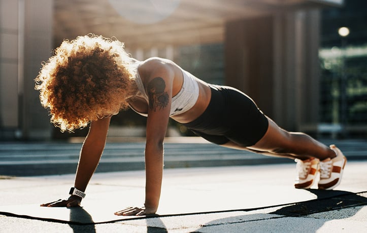 woman doing a pushup for hypertrophy